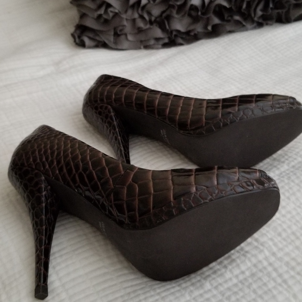 Shoes - Picture 4 of 6
